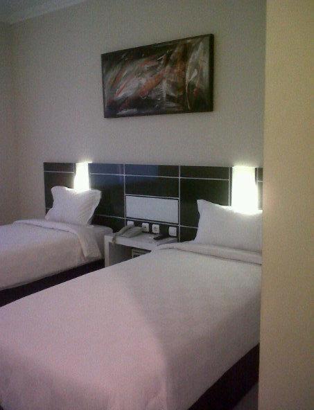 Hotel Orlen Yogyakarta Zimmer foto
